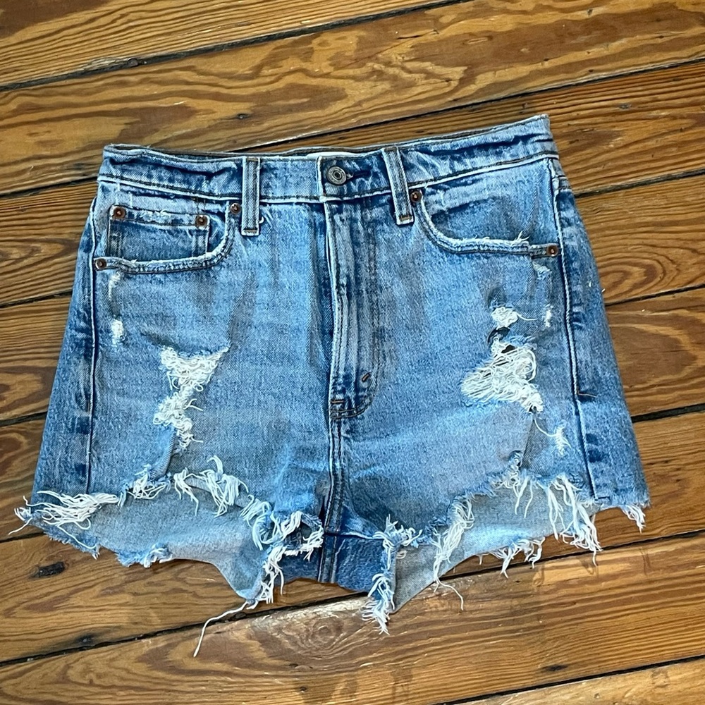 Abercrombie and Fitch High Rise Mom Short. Size 27/4